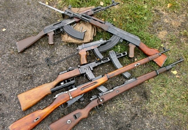 Začala zbraňová amnestie, odevzdejte nelegální zbraně, vyzývá stát