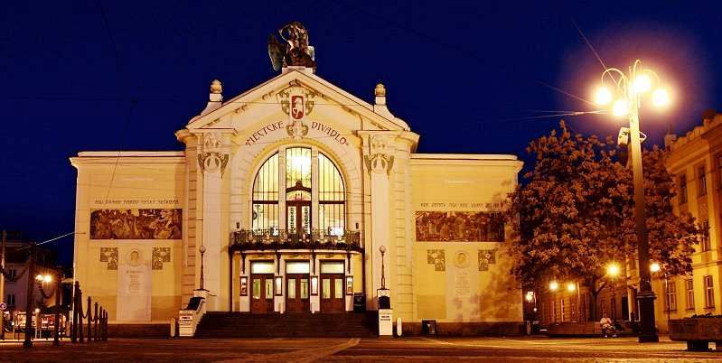 Pardubické divadlo láká na pestrou 116. sezónu s hity jako Bang a Mladý Frankenstein