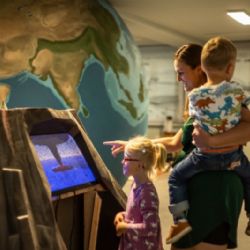 Vzdělávací centrum Planeta, roubenky nebo hřebčín